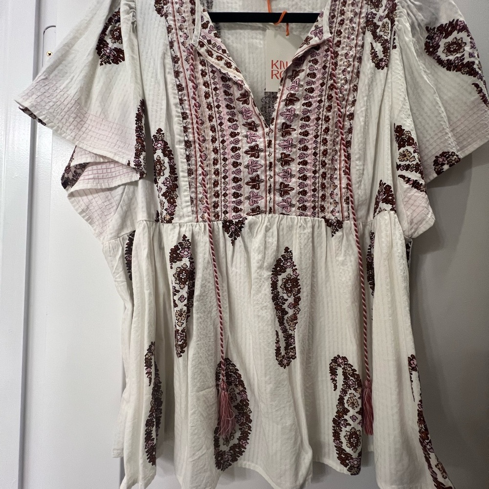 NWT Knox Rose White Top